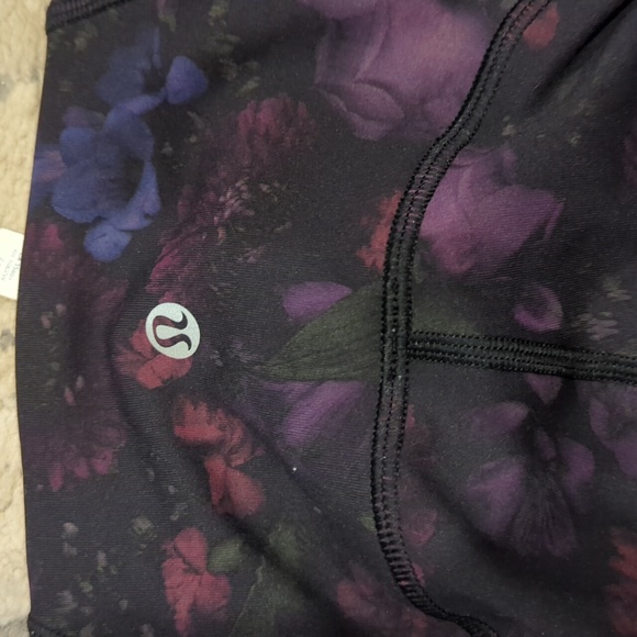 Lululemon Train Times Crop (17") Frozen Flourish Multi / Black - Picture 12 of 12